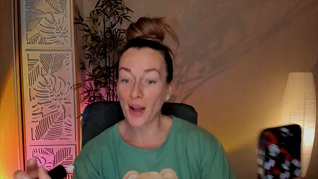 RebeccaMartinez online show from February 15, 2026, 5:41 am