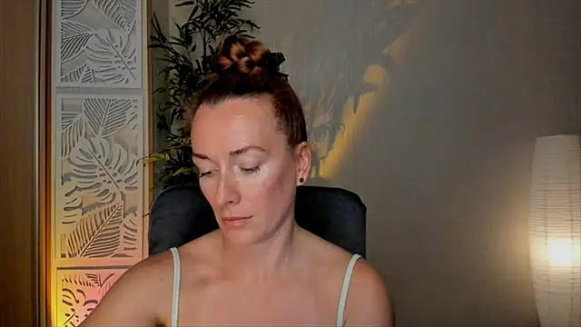 Snapshot of RebeccaMartinez chatting on June 13, 2026, 8:01 am RebeccaMartinez online show from June 13, 2026, 8:01 am