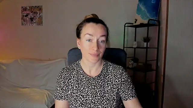 RebeccaMartinez online show from December 1, 2025, 7:31 am