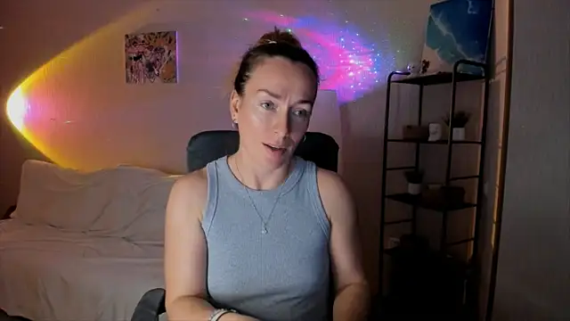 RebeccaMartinez online show from November 4, 2025, 12:42 pm