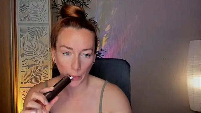 Snapshot of RebeccaMartinez chatting on June 12, 2026, 5:38 am RebeccaMartinez online show from June 12, 2026, 5:38 am