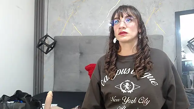 Snapshot of JessiDovee chatting on July 15, 2026, 8:05 pm JessiDovee online show from July 15, 2026, 8:05 pm