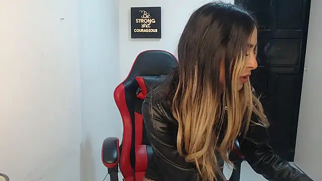 Liamiler01  online show from October 4, 2025, 11:23 am