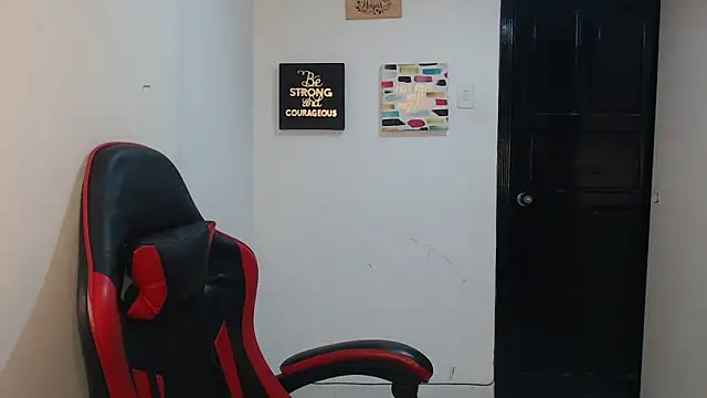 Liamiler01  online show from October 22, 2025, 12:37 pm