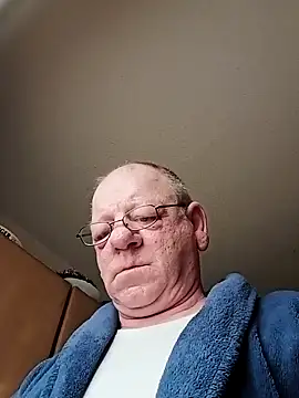 Snapshot of Kuschelb chatting on November 28, 2025, 7:41 am Kuschelb online show from November 28, 2025, 7:41 am