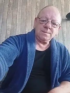 Snapshot of Kuschelb chatting on June 8, 2026, 5:52 am Kuschelb online show from June 8, 2026, 5:52 am