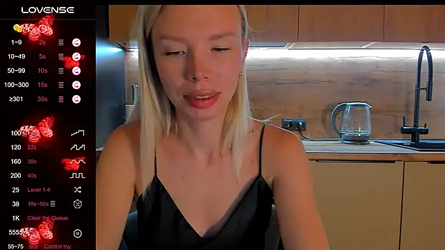 Snapshot of Olivia_Bells chatting on August 5, 2026, 10:26 pm Olivia Bells online show from August 5, 2026, 10:26 pm