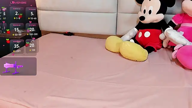 NiicolleMiller online show from September 19, 2025, 8:13 pm