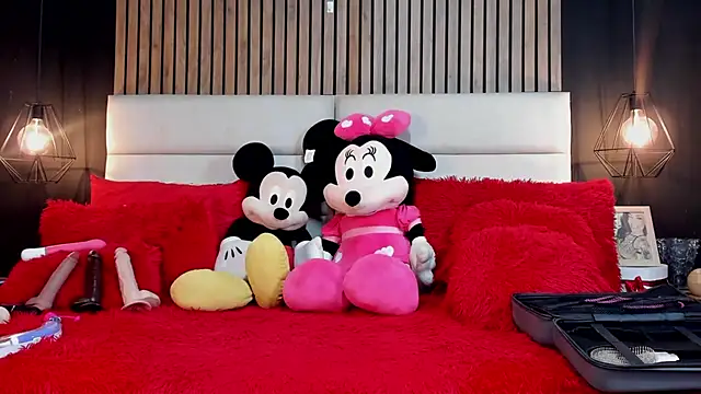 NiicolleMiller online show from September 24, 2025, 5:08 pm