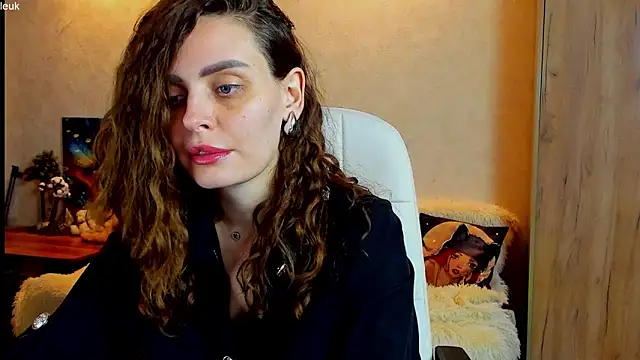 mia grantes online show from October 31, 2025, 6:15 pm