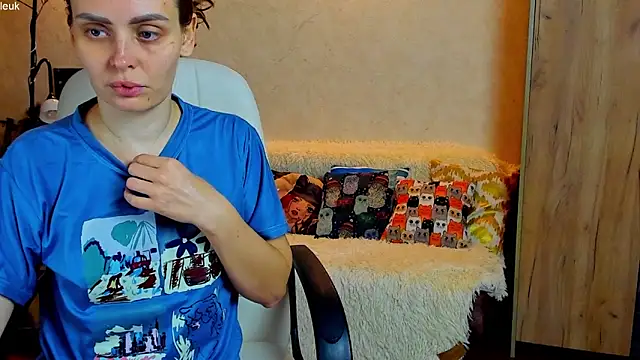 mia grantes online show from October 10, 2025, 5:14 pm