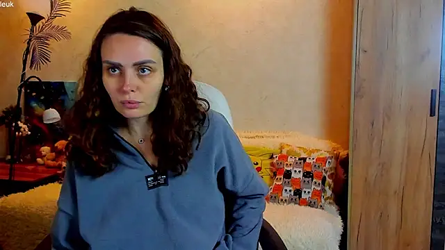 mia grantes online show from September 30, 2025, 5:41 pm