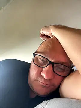 vanjbi45 online show from October 4, 2025, 2:18 pm