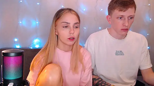 juliaanddima online show from September 19, 2025, 9:08 pm