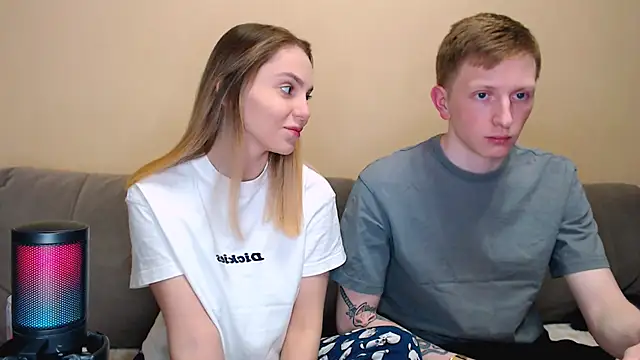 juliaanddima online show from May 11, 2026, 10:07 pm