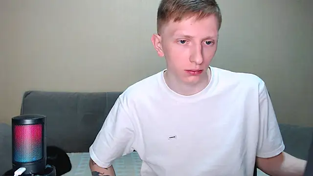 juliaanddima online show from March 6, 2026, 9:54 pm