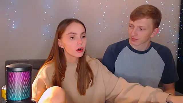 juliaanddima online show from March 13, 2025, 10:43 pm