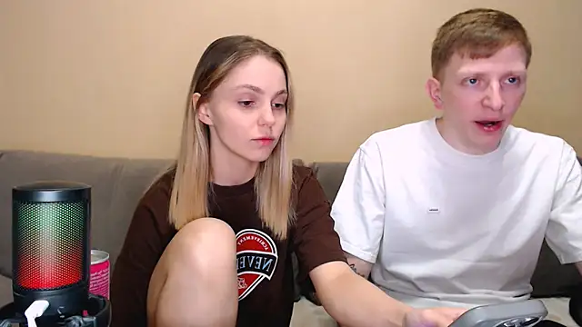 juliaanddima online show from March 24, 2026, 11:05 pm