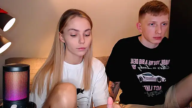 juliaanddima online show from October 24, 2025, 10:31 pm