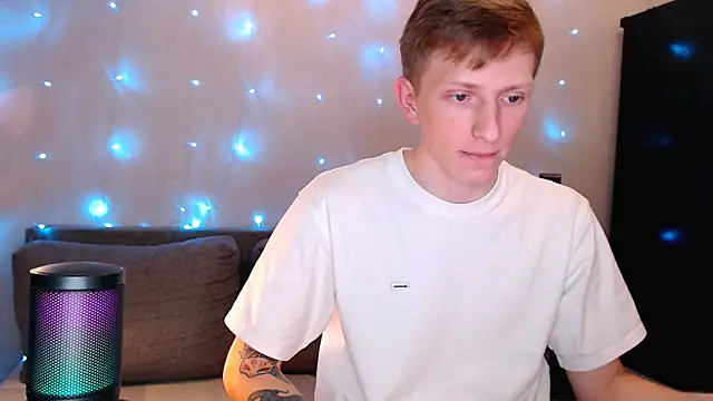 juliaanddima online show from October 8, 2025, 9:04 pm