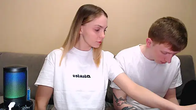 juliaanddima online show from April 14, 2026, 10:26 pm