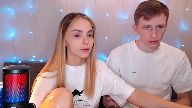 juliaanddima online show from October 3, 2025, 10:00 pm