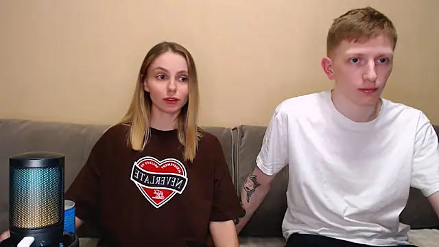 juliaanddima online show from March 11, 2026, 8:58 pm