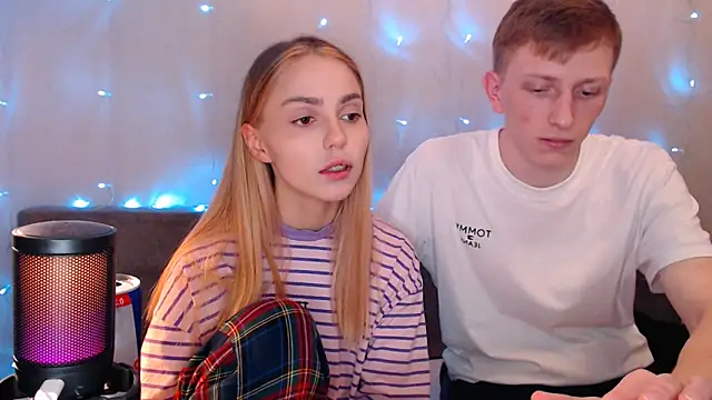 juliaanddima online show from September 18, 2025, 8:34 pm