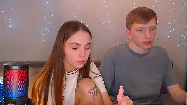 juliaanddima online show from March 12, 2025, 8:52 pm