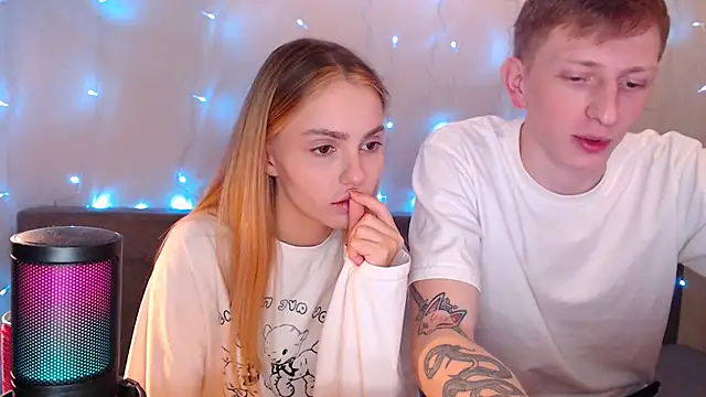 juliaanddima online show from September 21, 2025, 10:04 pm