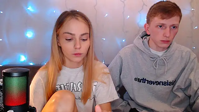 juliaanddima online show from September 25, 2025, 10:05 pm