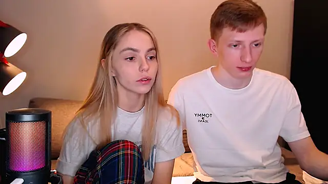 juliaanddima online show from November 18, 2025, 10:24 pm