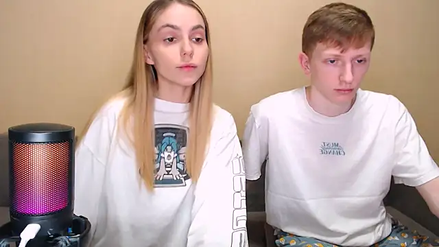 juliaanddima online show from February 5, 2026, 9:27 am