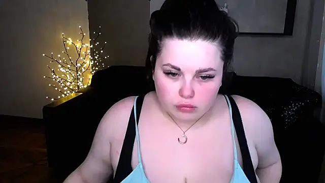 Snapshot of Emily_Mo chatting on March 22, 2025, 10:49 am Emily Mo online show from March 22, 2025, 10:49 am