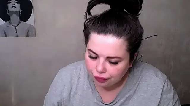 Snapshot of Emily_Mo chatting on September 16, 2025, 5:41 am Emily Mo online show from September 16, 2025, 5:41 am