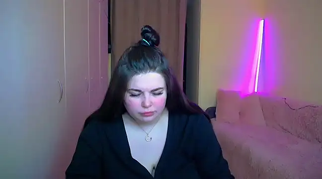 Snapshot of Emily_Mo chatting on March 9, 2025, 9:24 am Emily Mo online show from March 9, 2025, 9:24 am