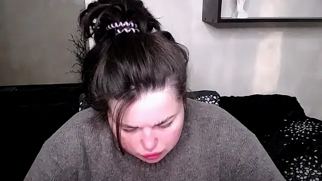 Snapshot of Emily_Mo chatting on October 22, 2025, 5:29 am Emily Mo online show from October 22, 2025, 5:29 am