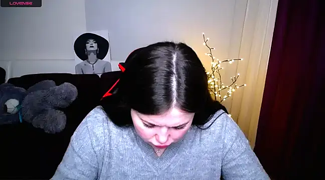 Snapshot of Emily_Mo chatting on March 4, 2025, 6:37 am Emily Mo online show from March 4, 2025, 6:37 am