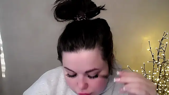 Snapshot of Emily_Mo chatting on November 25, 2025, 6:58 am Emily Mo online show from November 25, 2025, 6:58 am