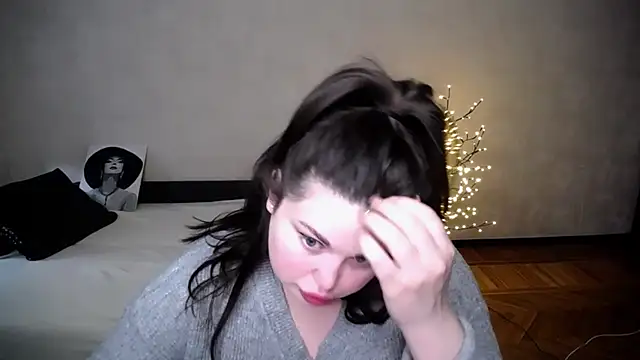 Emily Mo online show from April 9, 2026, 5:42 am