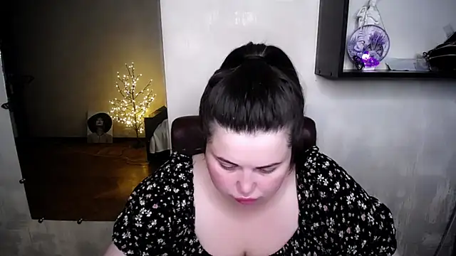 Snapshot of Emily_Mo chatting on July 1, 2026, 6:14 am Emily Mo online show from July 1, 2026, 6:14 am