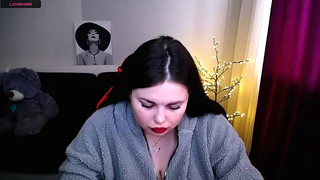 Snapshot of Emily_Mo chatting on February 26, 2025, 8:06 am Emily Mo online show from February 26, 2025, 8:06 am