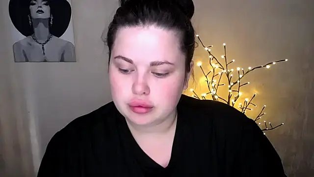 Snapshot of Emily_Mo chatting on September 11, 2025, 5:29 am Emily Mo online show from September 11, 2025, 5:29 am