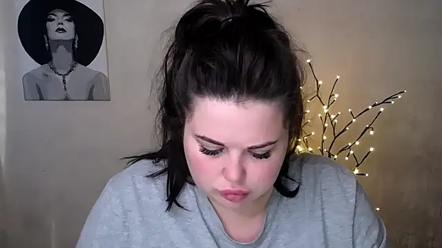 Snapshot of Emily_Mo chatting on September 22, 2025, 5:57 am Emily Mo online show from September 22, 2025, 5:57 am