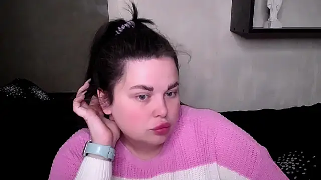 Snapshot of Emily_Mo chatting on October 9, 2025, 5:41 am Emily Mo online show from October 9, 2025, 5:41 am