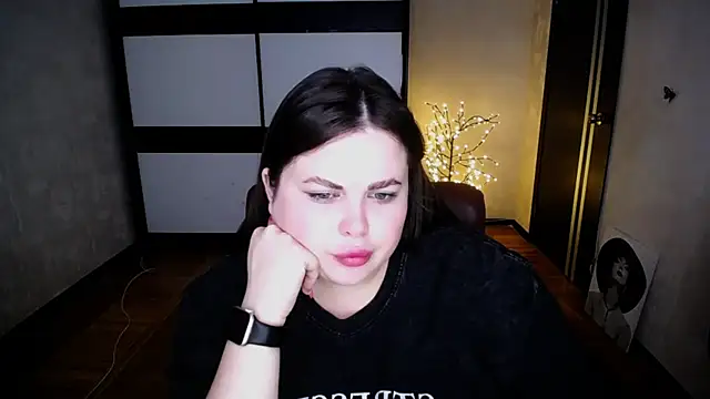 Snapshot of Emily_Mo chatting on July 11, 2026, 5:52 am Emily Mo online show from July 11, 2026, 5:52 am