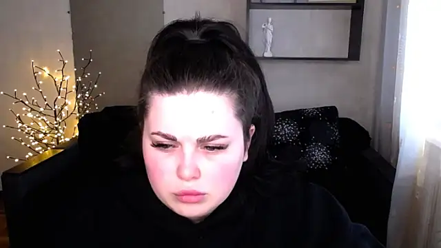 Snapshot of Emily_Mo chatting on March 17, 2025, 9:55 am Emily Mo online show from March 17, 2025, 9:55 am