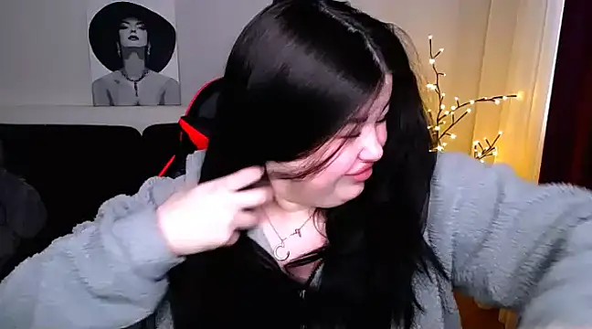 Snapshot of Emily_Mo chatting on February 27, 2025, 6:46 am Emily Mo online show from February 27, 2025, 6:46 am