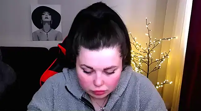 Snapshot of Emily_Mo chatting on February 27, 2025, 9:50 am Emily Mo online show from February 27, 2025, 9:50 am