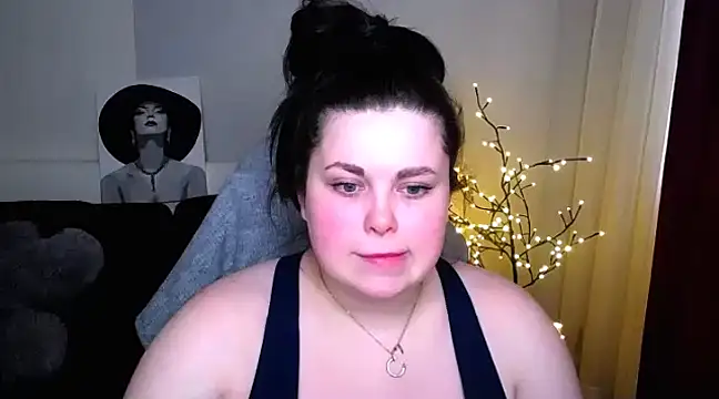 Snapshot of Emily_Mo chatting on March 2, 2025, 9:43 am Emily Mo online show from March 2, 2025, 9:43 am